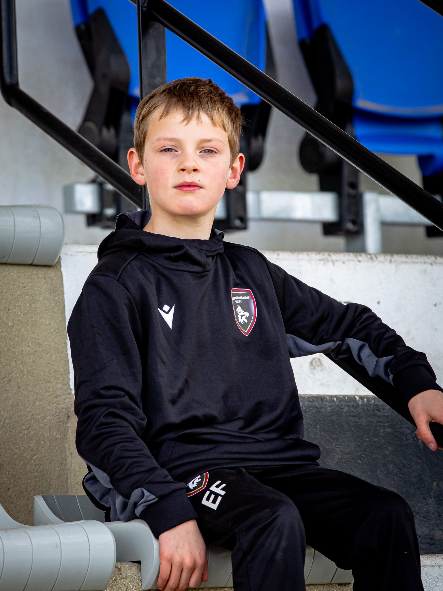 Pull à Capuche Noir Electro JR